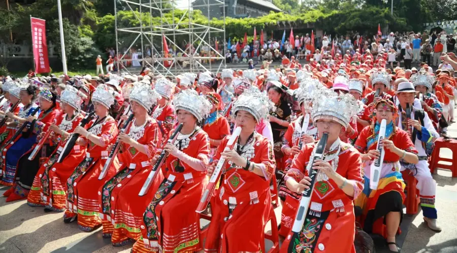 贵阳花溪暑期再启 路边音乐会童声专场精彩上演