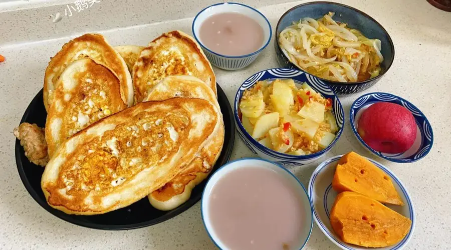 暑假带娃省事早餐20分钟搞定 一饼两菜一汤端上桌