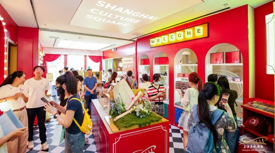 上海文化广场戏剧主题快闪店现身静安大悦城 持续开放至9月20日的微缩戏剧宝库亮相商场