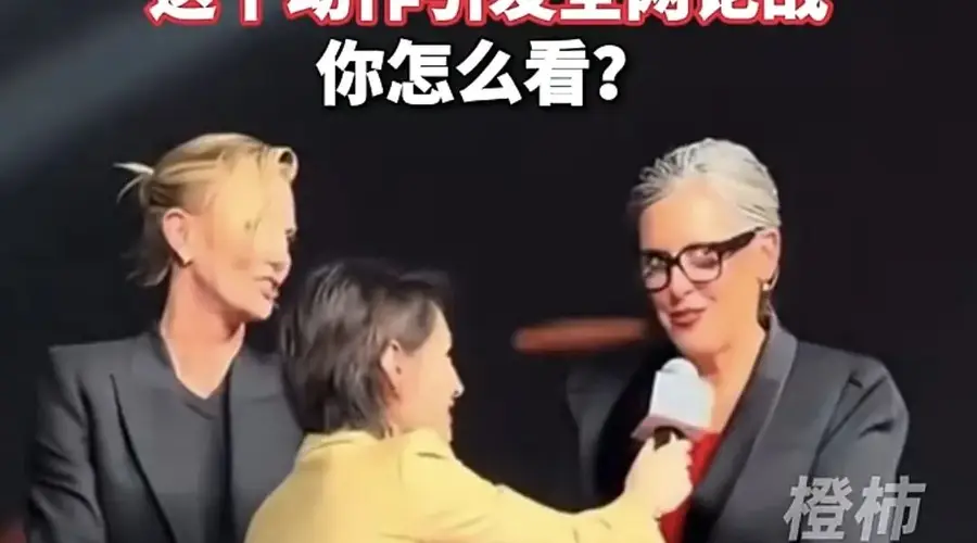 主持人半蹲采访外籍嘉宾引关注 网友热议职业姿态与平等交流