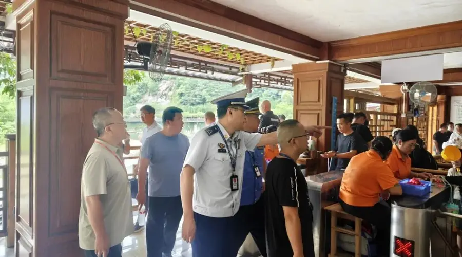 开阳消防联合多部门开展景区安全专项排查 筑牢暑期文旅安全防线