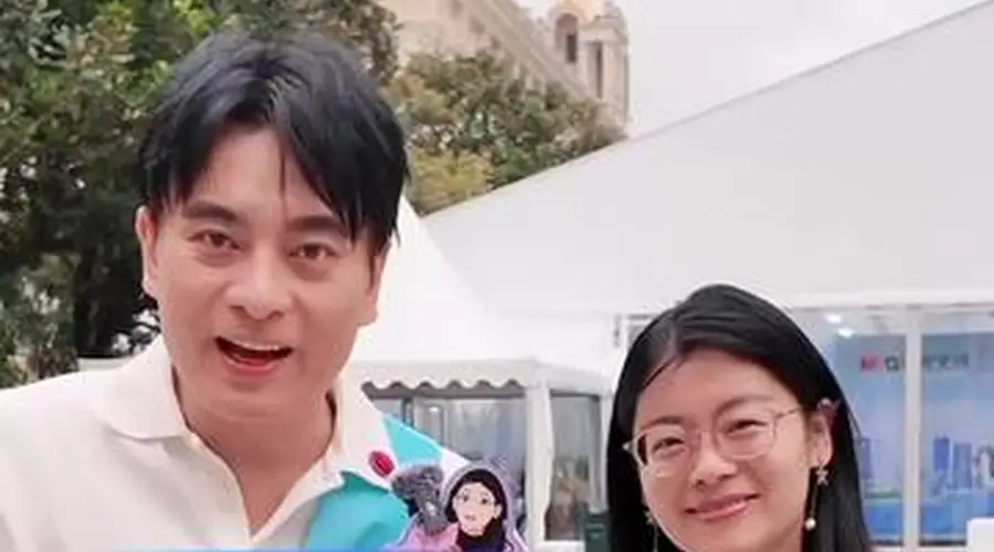和演员陈龙逛上海书展,看AI创意如何打开老字号