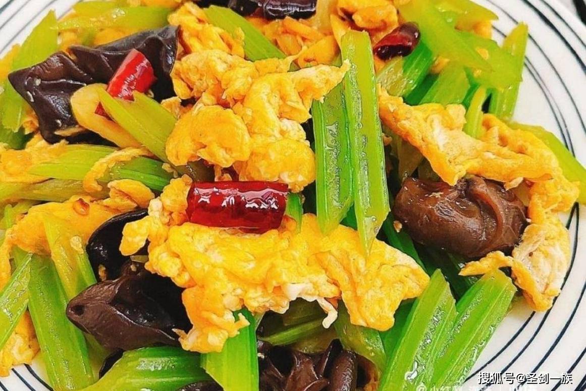 越吃肝越干净的8道菜，排肝毒、降火润肺，睡眠好了，人也精神
