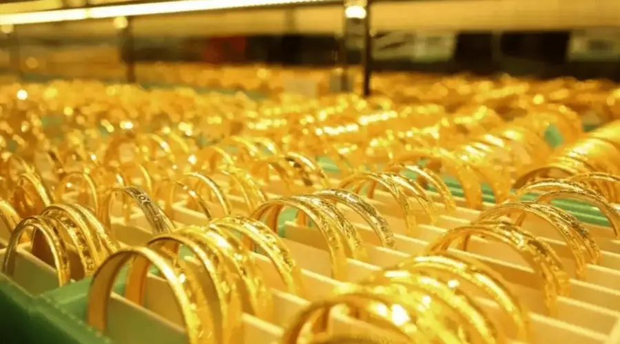 越贵越好卖?金饰克价年内大跌480元卖不动,大克拉钻石却卖爆了
