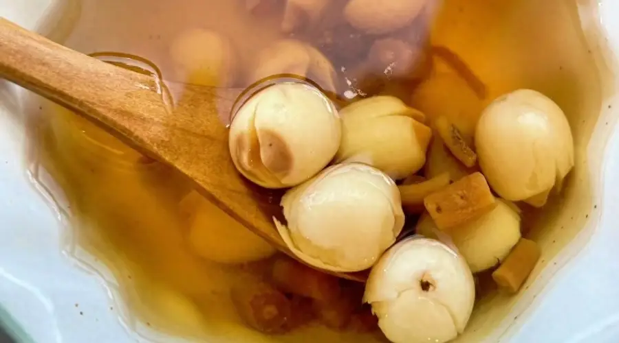 养生界的扛把子！莲子这样搭配，清肺又润喉，浑身舒服