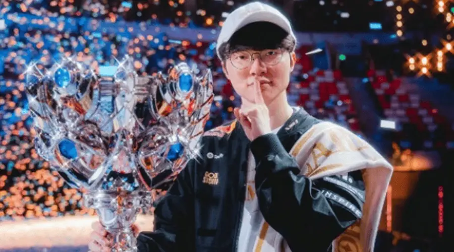 LPL网友吐槽拳头定制T1冠军，韩国媒体嘲讽，可见他们有多害怕faker