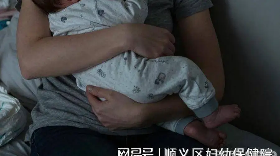 产后情绪低落:身体信号还是情感波动?