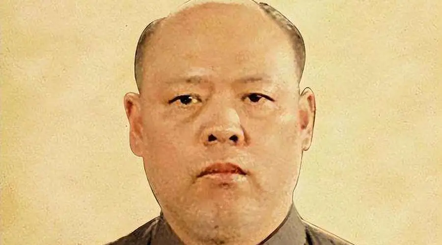 1996年，姚文元出狱后匆匆赶回上海，做了一件事
