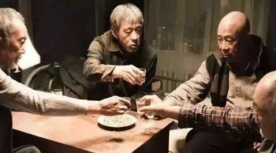 喝酒与人心:为何场合与对象决定酒的味道