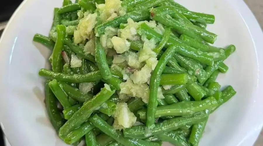 蒜泥拌豆角清爽秘诀：3步搞定夏日爆款凉菜