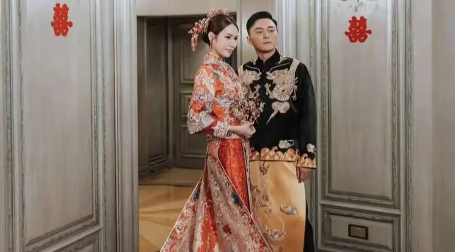杨明庄思明婚礼现场图流出 重工中式礼服+星海婚典引热议