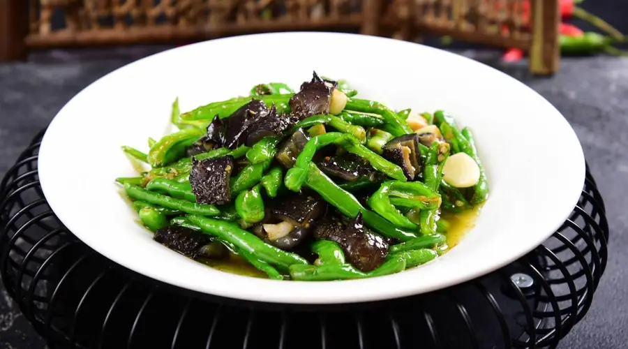 衡阳湘菜靠“霸蛮”技艺 揽获食客热捧