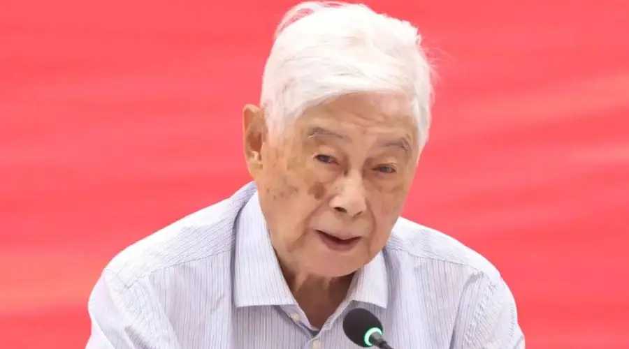 顾明远:把育“分”转变为育“人”