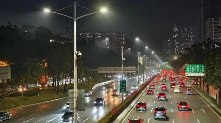 路灯更舒服了？深圳4.86万盏更新，高光效LED上岗