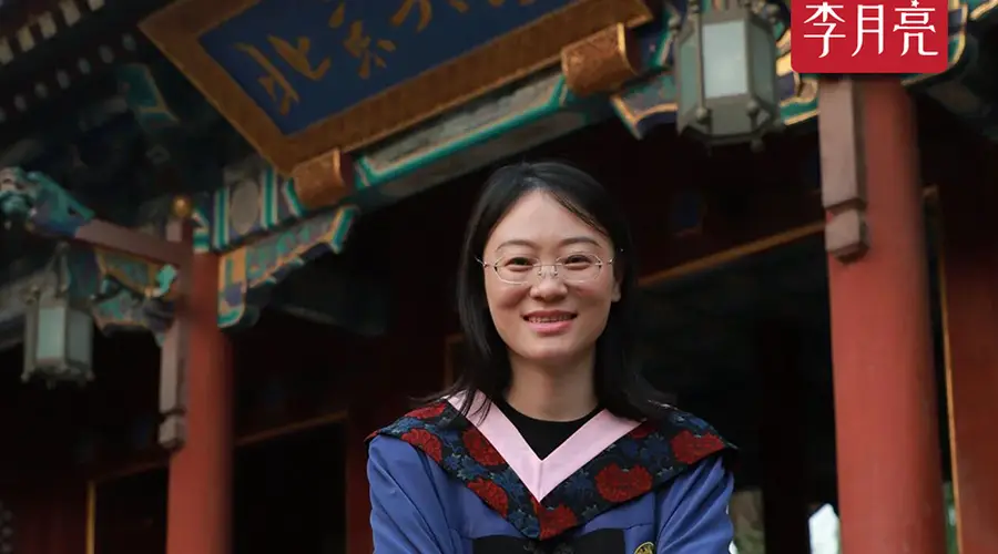 体制内北大女硕士:已辞职,在摆摊