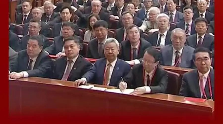 近镜头|温暖瞬间 深切关怀