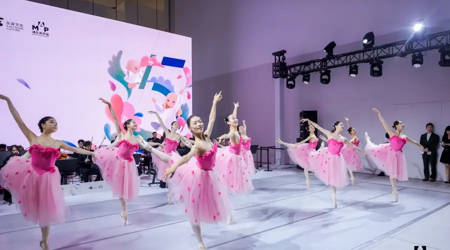 浦东美术馆五周年:艺术种子粲然绽放,从白盒子走向水岸生态
