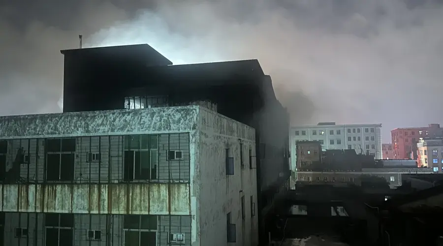 直击福建晋江鞋厂火灾现场：救援基本结束，火场勘验人员入场