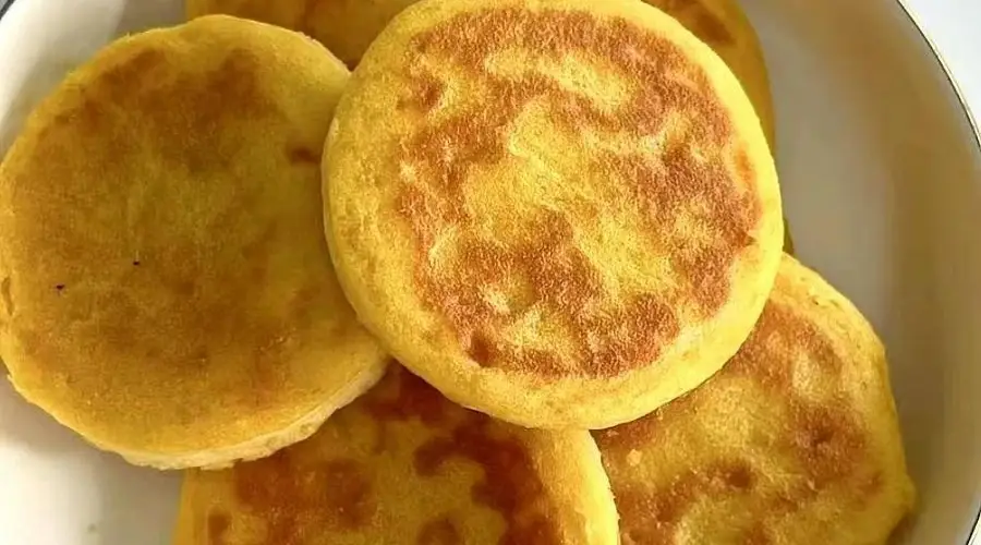 玉米饼配香辣腐乳:地道乡村老味道,粗粮佐餐越吃越香