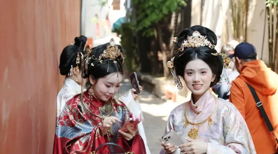 换装旅拍,为何这么受欢迎?