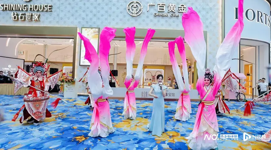 粤剧与珠宝的奇妙融合：广百股份首家非遗主题店落户白云机场