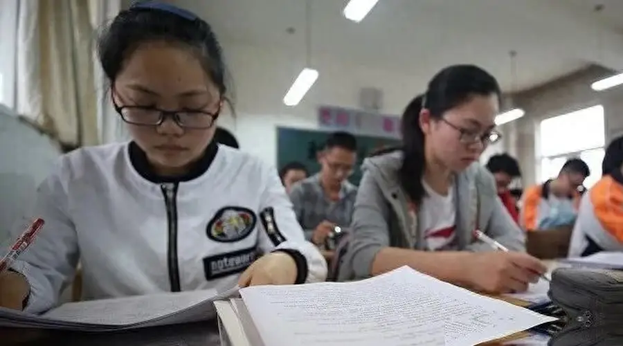 谁在批量制造“伪天才”?