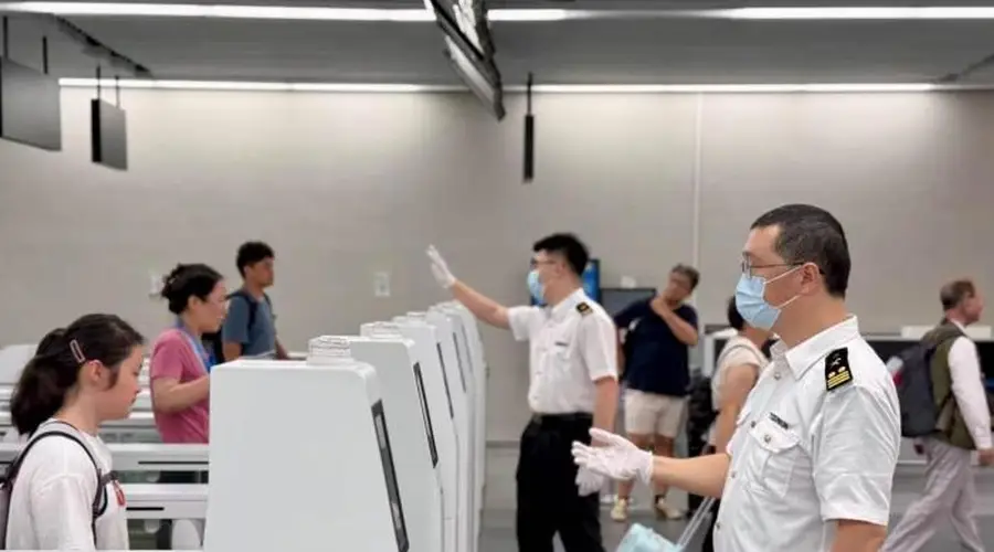 上海邮轮暑运高峰通关提速 海关科技严守安全防线