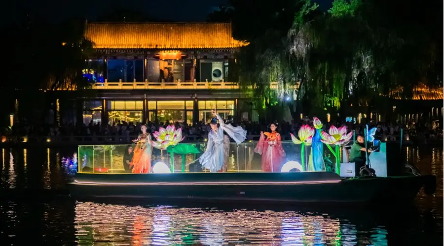 画舫演艺升级回归,三大主题舞动泉城夜