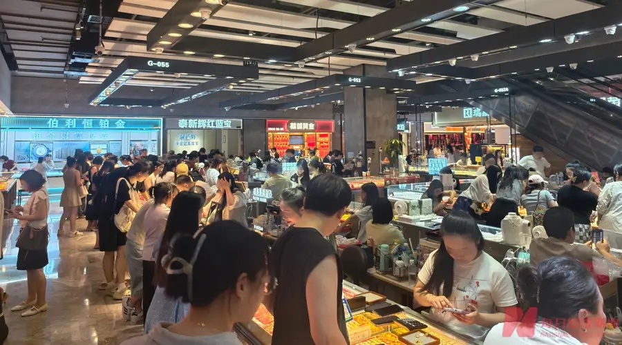 金价上涨水贝“挤爆”?销售回收价差近80元 换金更划算?