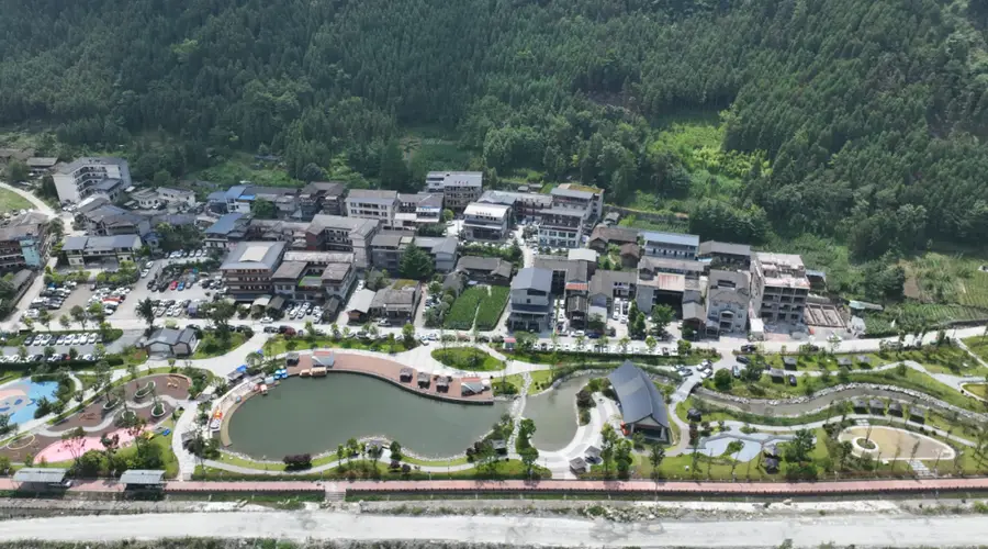 芦山大川镇“凉经济”火爆 乡村旅游热度高涨