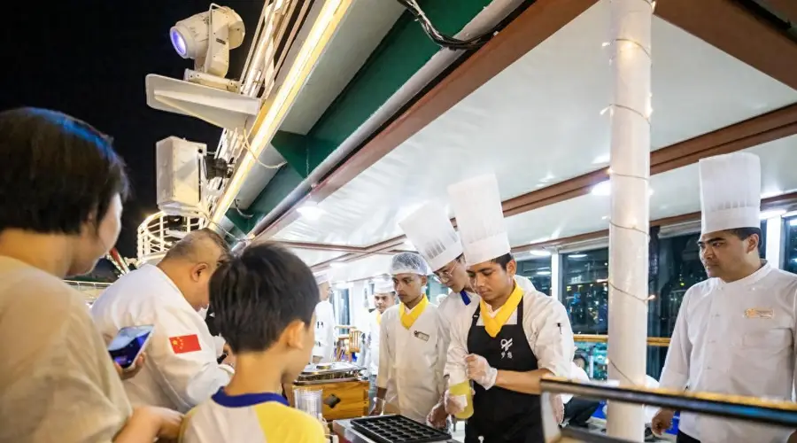 全国首个邮轮啤酒节在青岛启幕 海事护航梦想号点亮海上文旅新场景