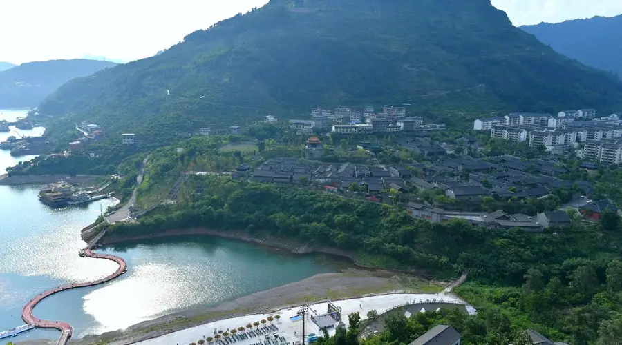 金沙江畔沙摊音乐会燃爆 马湖府古城暑期夜游新玩法登场