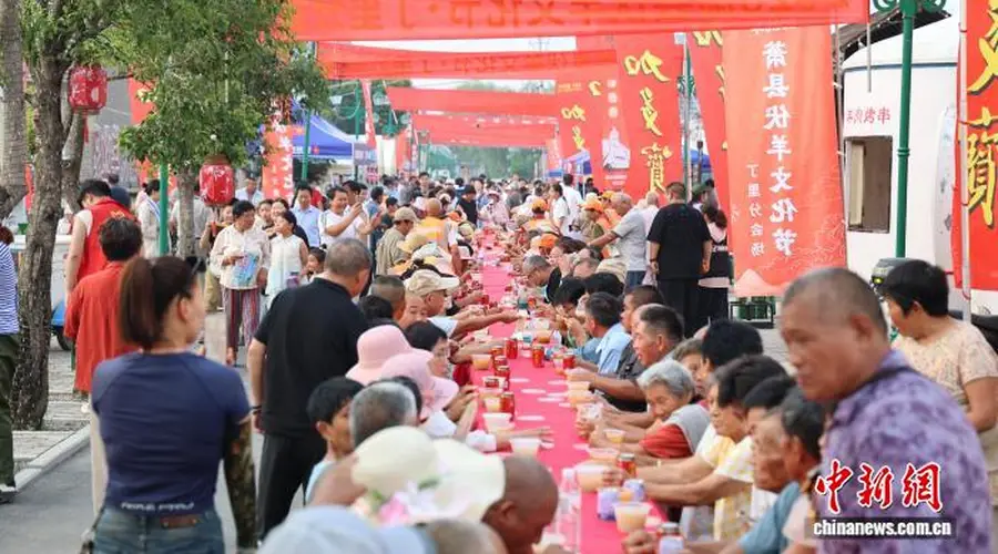 中国多地伏羊节集中启动 千年食俗撬动暑期消费市场