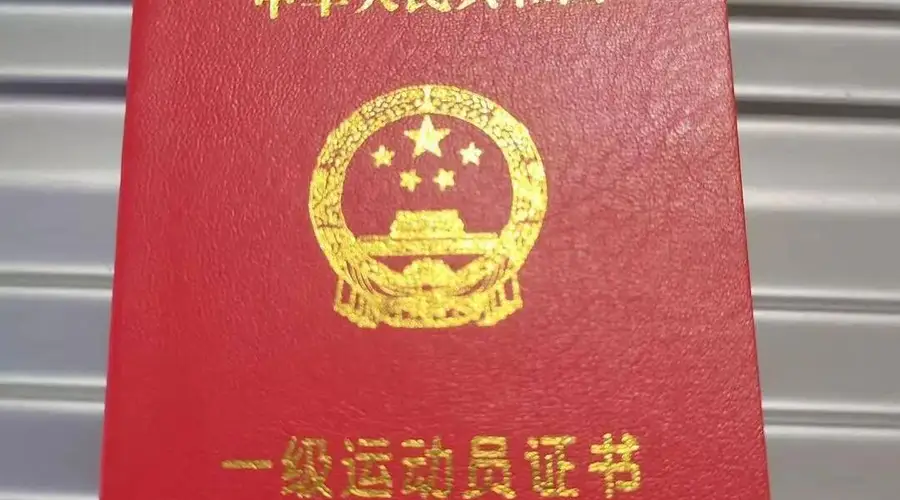嘉峪关方特NPC掰手腕时手腕被游客掰断 游客失联三方未赔偿 一级运动员委托律师维权