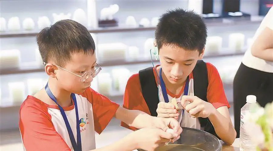 厦门多家工厂转型工业旅游 暑期档预约爆满打造沉浸式体验