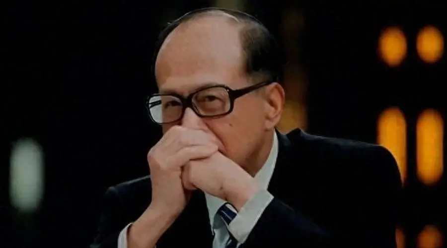 李嘉诚退休八年布棋局 长和元老班底将撤场