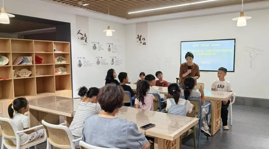 苏州相城区众泾社区暑期推出苏州话童谣学习活动