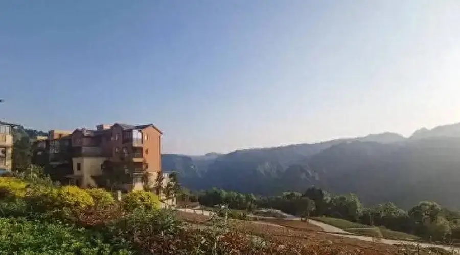 石柱黄水避暑:凉快是真凉快,贵也是真的贵!
