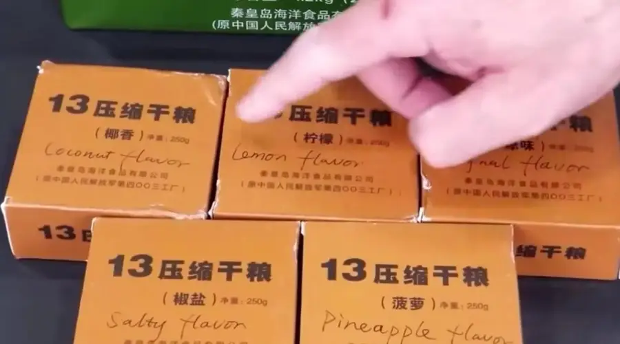 吃一块能撑2天?军用压缩饼干这么抗饿,它是用什么做成的?