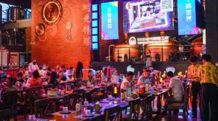 青岛金沙滩啤酒城开启美食啤酒狂欢季