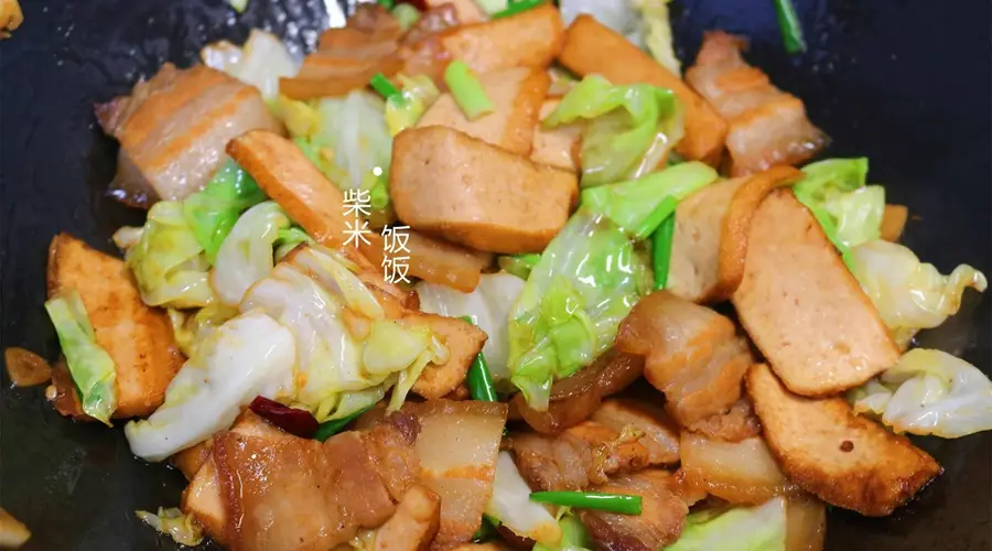 包菜香干回锅肉做法简单 炒完满屋香