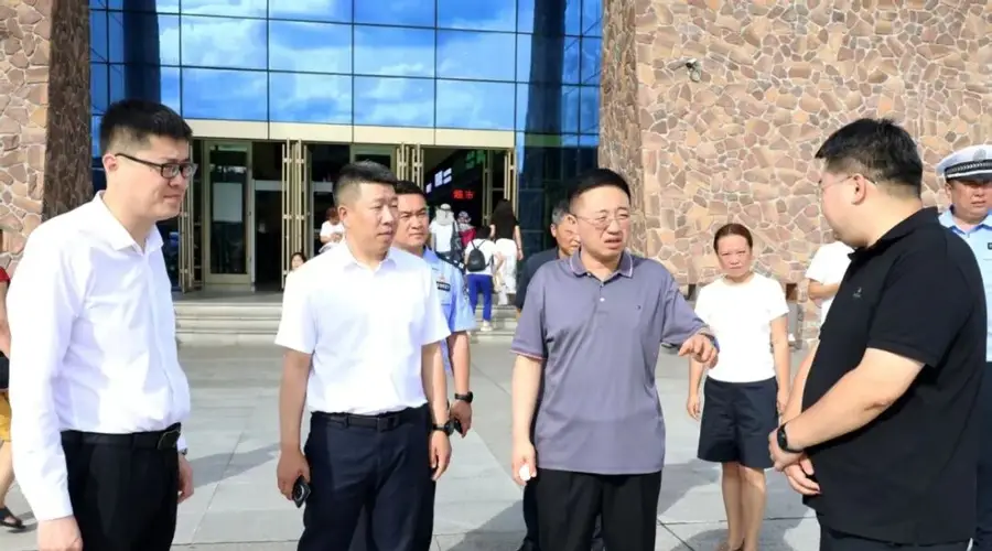 梁巍:提升文旅服务品质 全力做好客流高峰应对工作