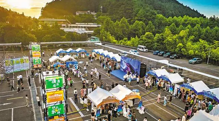 健康集市走进避暑度假区