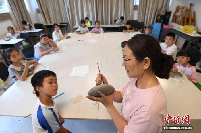 贵州贵阳：公益艺术培训开启缤纷暑期