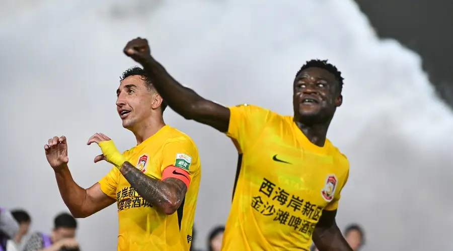 中超-卢斯戴维森建功 西海岸2-1十人海港13轮不败