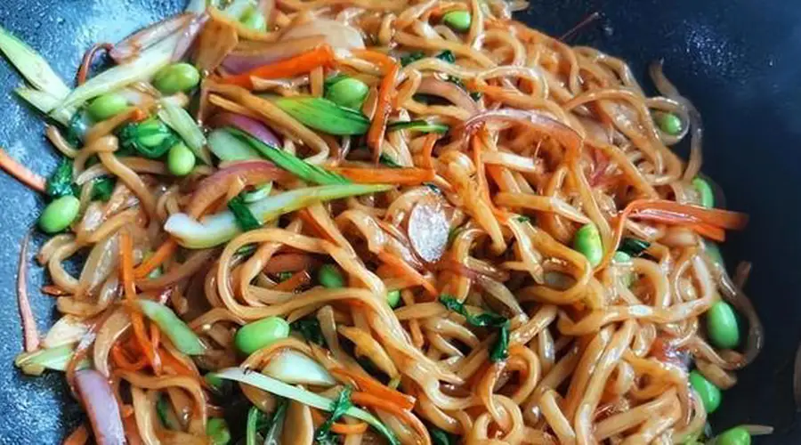 面条是一种非常受欢迎的主食，营养丰富，制作起来非常方便