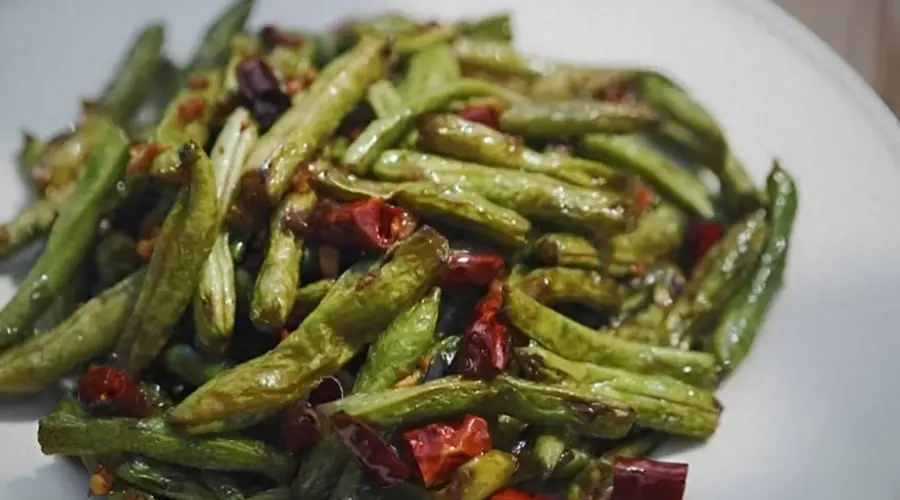 饭店里的干煸四季豆,在家这样做,不用宽油炸,干香入味,真下饭
