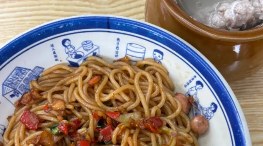 爽滑弹韧咸鲜香辣，一口尝尽南昌拌粉独特风味
