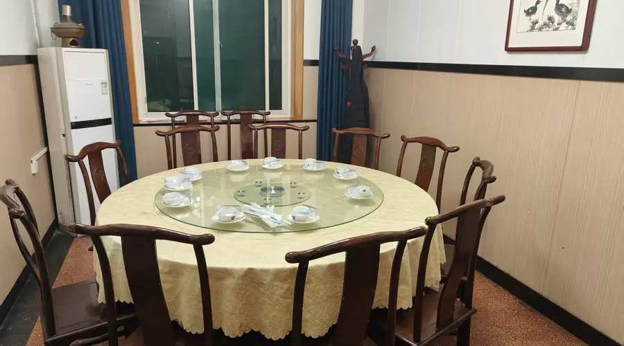 铜锅涮肉:围炉共食中的人情烟火与都市情感联结