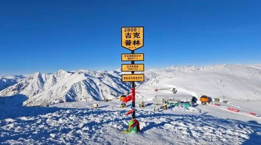 在金色白桦与雪峰之间:一位阿勒泰本地人的四季漫游指南